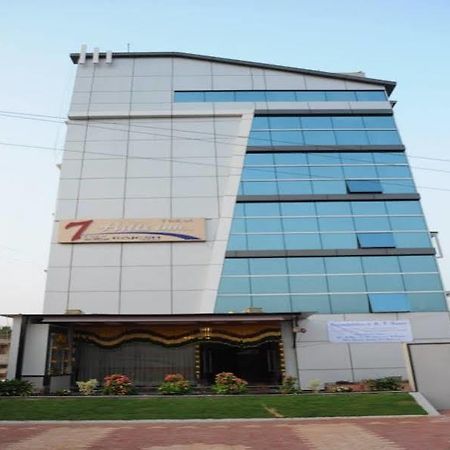 7 Hills Inn Tirupati Buitenkant foto